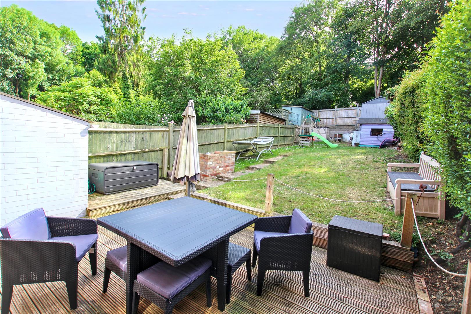 Vale Crescent, Tilehurst, Reading